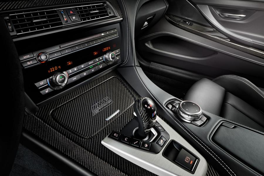 Детали интерьера BMW M6 Coupe Competition Edition (F13) 2015 года  (фото 4 из 8)